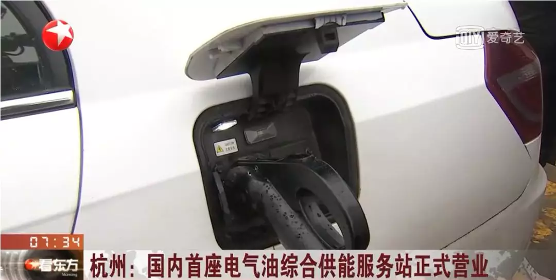 沃爾精彩亮相國內(nèi)首座電氣油綜合供能服務(wù)站03.jpg